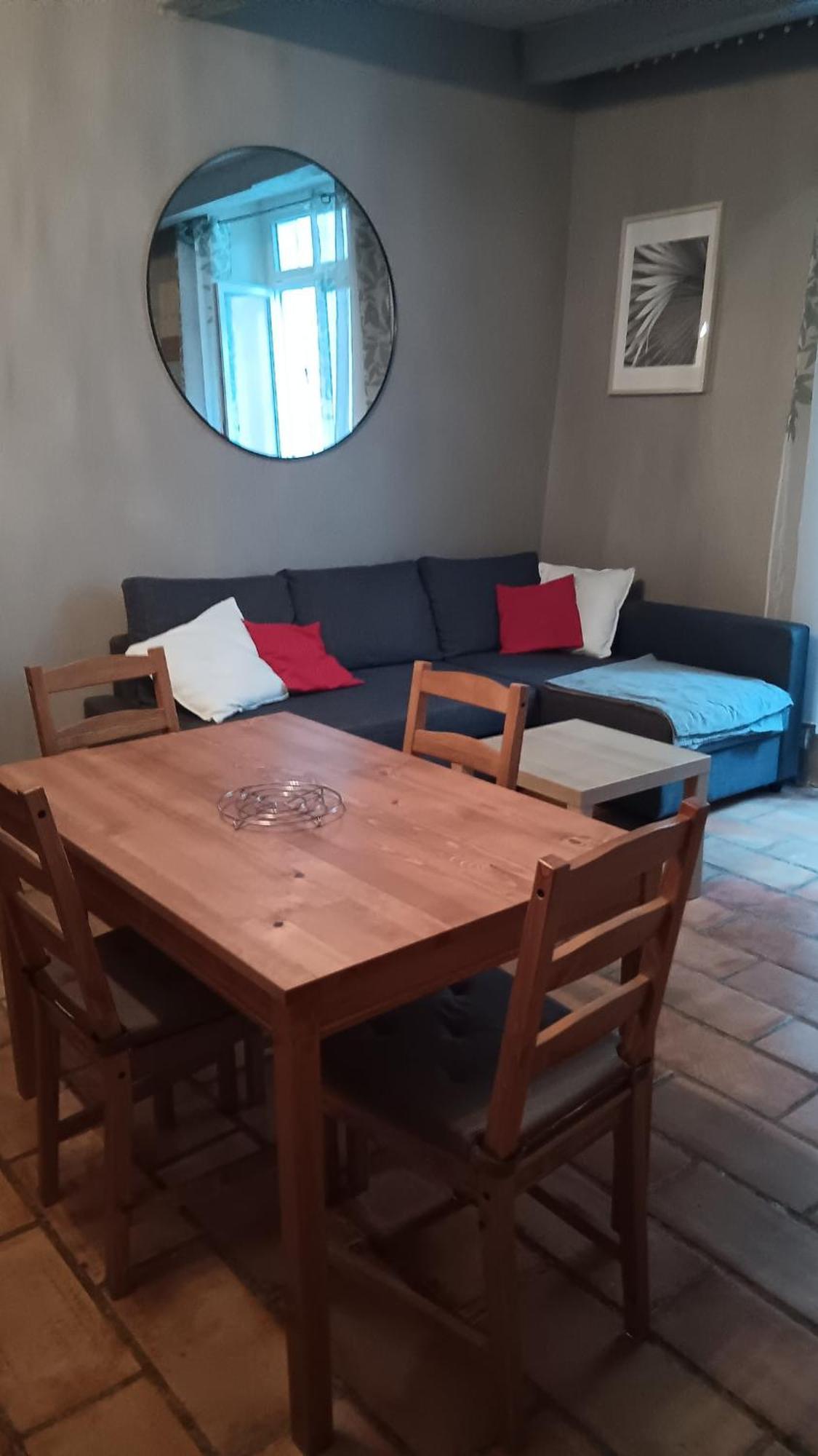 Appartement Pour 4 Personnes Dans Une Rue Tres Calme Saint-Laurent-le-Minier المظهر الخارجي الصورة